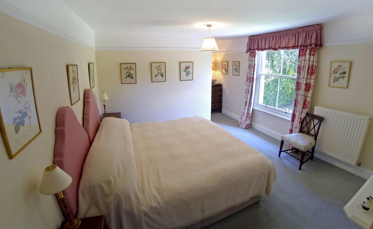 The Old Rectory, Kettlebaston Bed & Breakfast ลาเวนแนม ภายนอก รูปภาพ